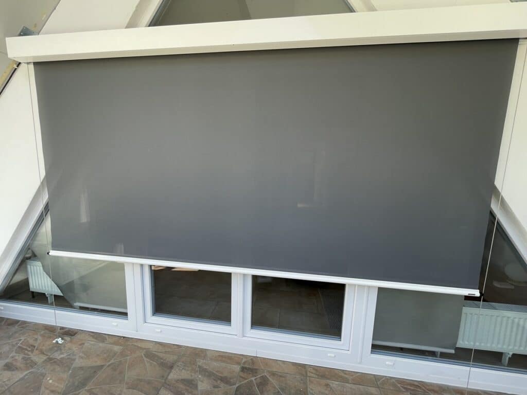 Seilgeführte Vertikalmarkise