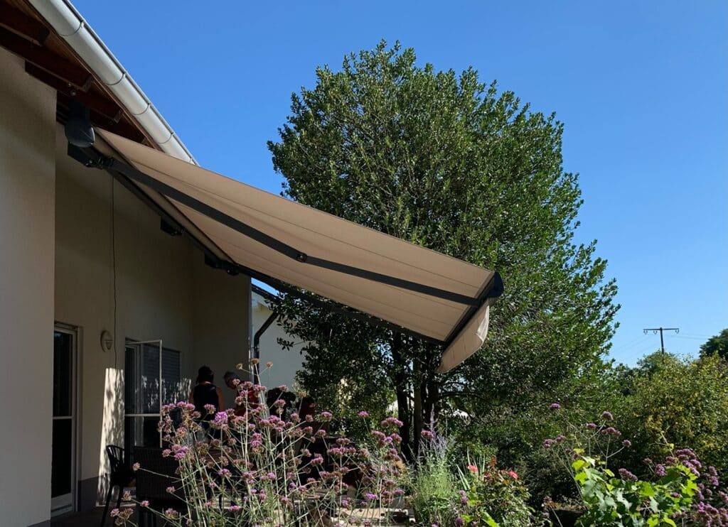 Halbkassettenmarkise